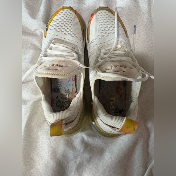 Women’s Nike Air Max 270 - Picture 4 of 5